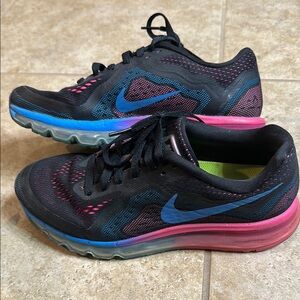 Nike Black and Pink Athletic Shoes with Dynamic Design